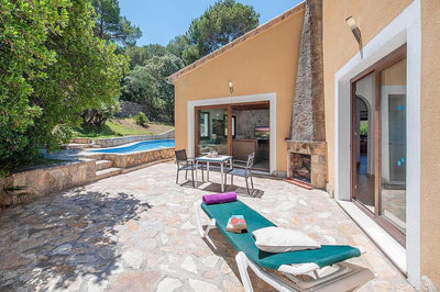 Terrasse der Finca Amapola bei Cala Sant Vicenç, Mallorca