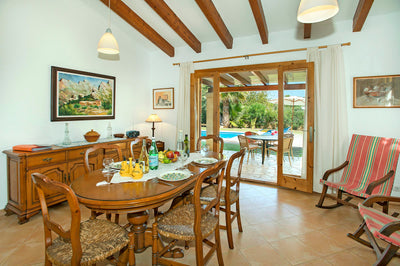 Essbereich der Finca Boi Verde bei Pollença, Mallorca