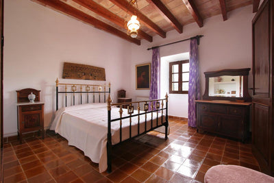 Schlafzimmer der Finca Can Besso bei Pollença, Mallorca