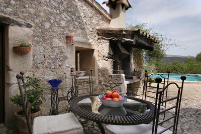 Terrasse der Finca Can Besso bei Pollença, Mallorca