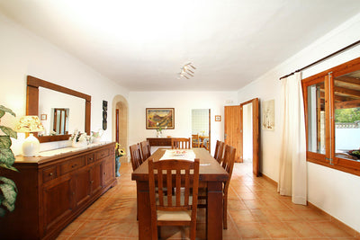 Essbereich der Finca Can Maravella bei Pollença, Mallorca