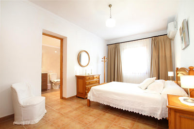 Schlafzimmer der Finca Can Maravella bei Pollença, Mallorca