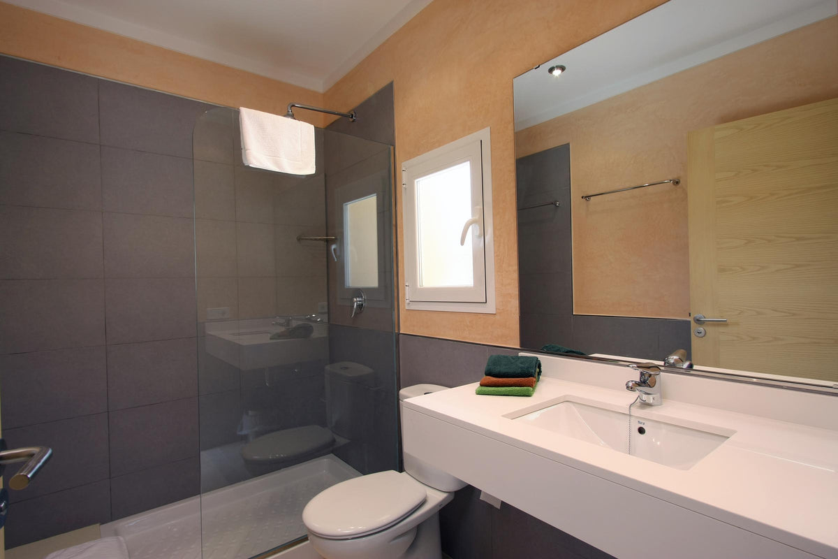Badezimmer der Finca Can Medina bei Cala Sant Vicenç, Mallorca