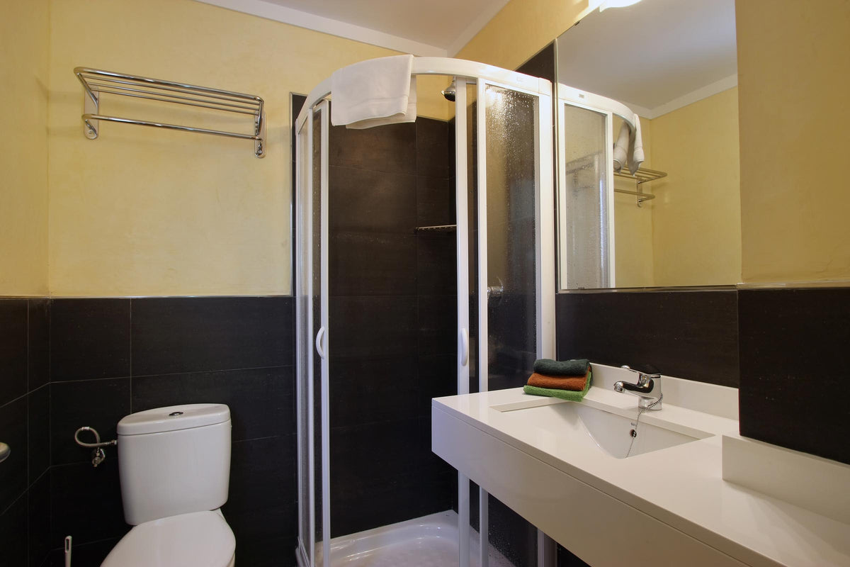 Badezimmer der Finca Can Medina bei Cala Sant Vicenç, Mallorca