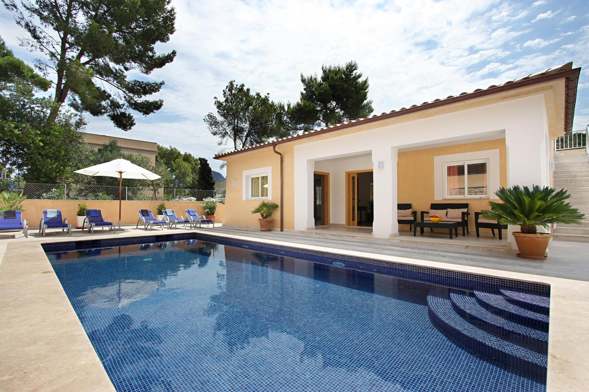 Pool der Finca Can Medina bei Cala Sant Vicenç, Mallorca