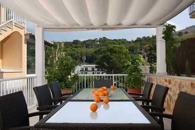 Terrasse der Finca Can Medina bei Cala Sant Vicenç, Mallorca