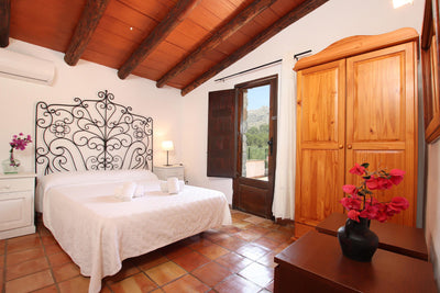 Schlafzimmer der Finca Cas Coronet bei Cala Sant Vicenç, Mallorca