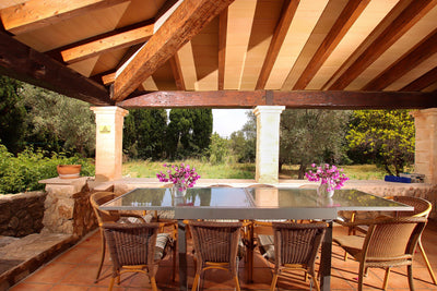 Terrasse der Finca Cas Coronet bei Cala Sant Vicenç, Mallorca