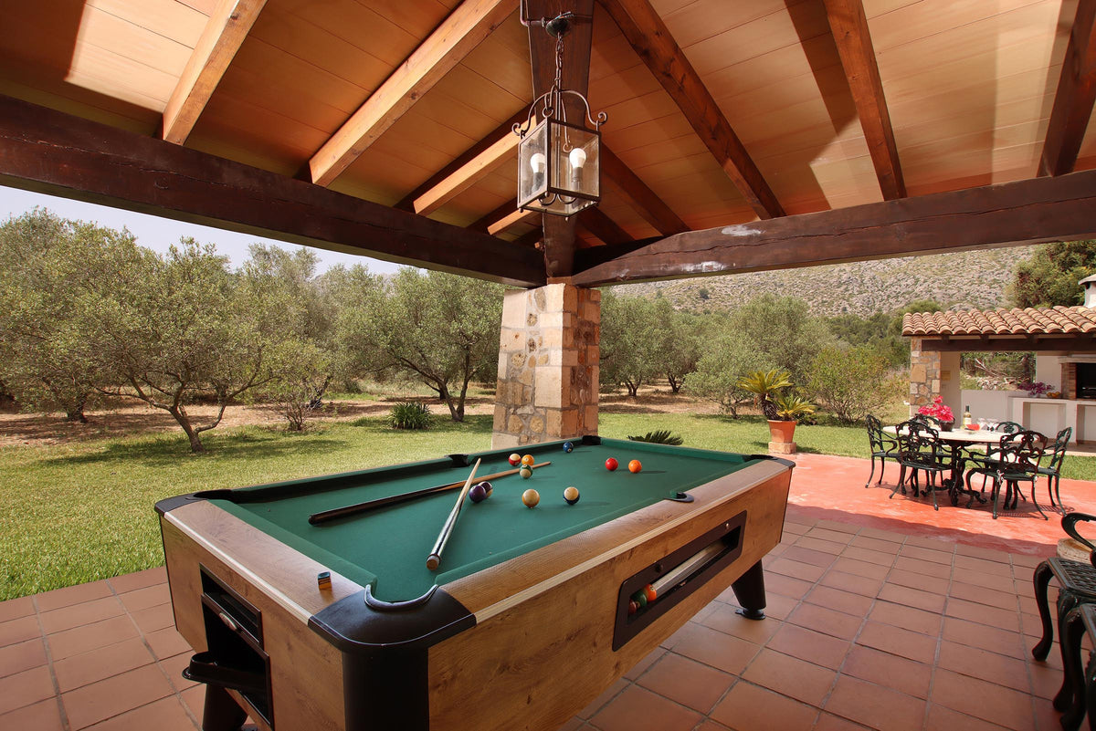 Terrasse der Finca Cas Coronet bei Cala Sant Vicenç, Mallorca