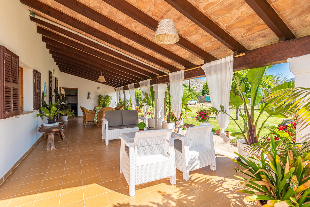 Terrasse der Finca Celestia bei Pollença, Mallorca