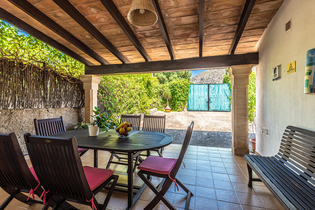 Terrasse der Finca Celestia bei Pollença, Mallorca