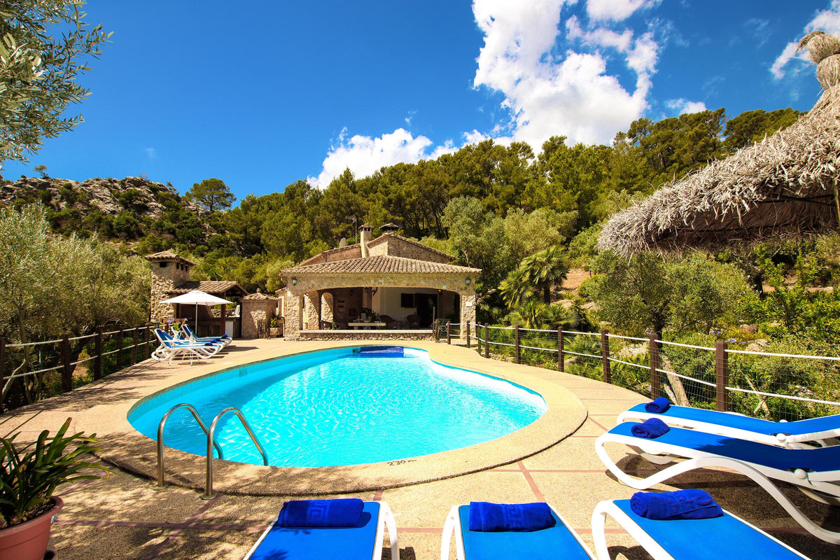 Pool der Finca Encinas bei Pollença, Mallorca