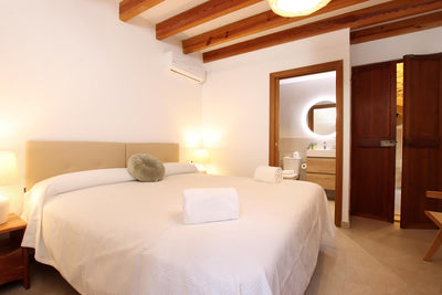 Schlafzimmer der Finca Encinas bei Pollença, Mallorca