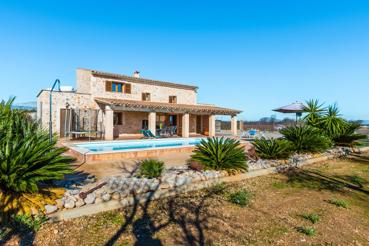 Pool der Finca Es Caparo bei Búger, Mallorca