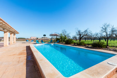 Pool der Finca Es Caparo bei Búger, Mallorca