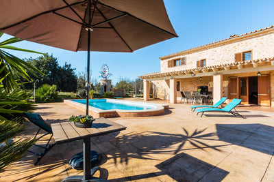 Pool der Finca Es Caparo bei Búger, Mallorca