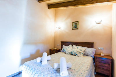 Schlafzimmer der Finca Es Caparo bei Búger, Mallorca