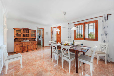Essbereich der Finca Es Palmerar bei Port de Pollença, Mallorca