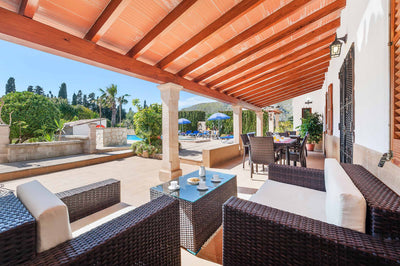 Terrasse der Finca Es Palmerar bei Port de Pollença, Mallorca