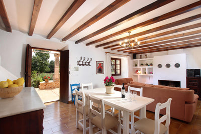 Essbereich der Finca Es Picot bei Pollença, Mallorca