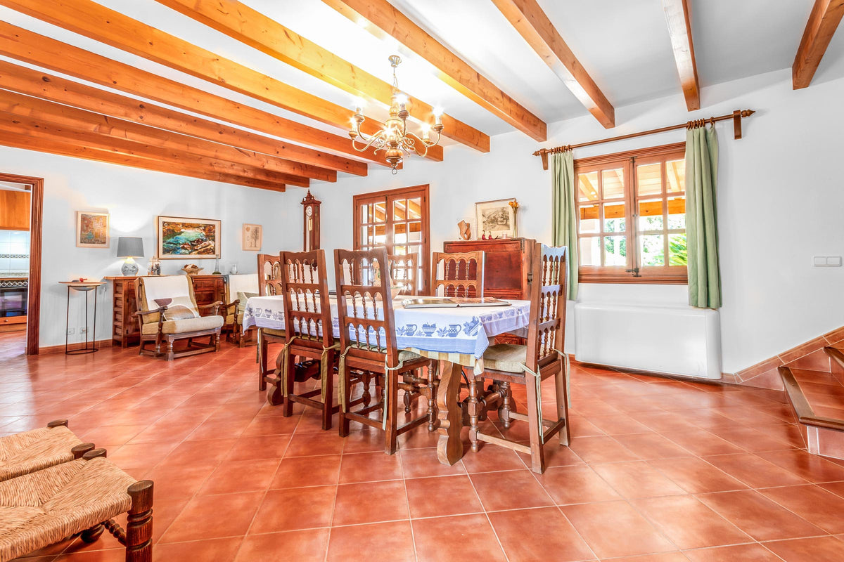 Essbereich der Finca Es Reiet bei Pollença, Mallorca