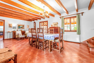 Essbereich der Finca Es Reiet bei Pollença, Mallorca