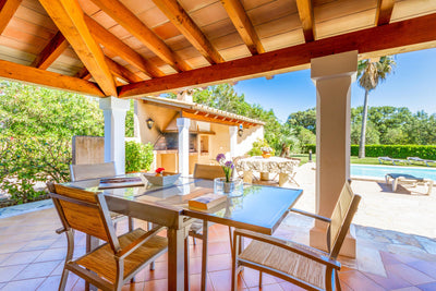 Terrasse der Finca Es Reiet bei Pollença, Mallorca