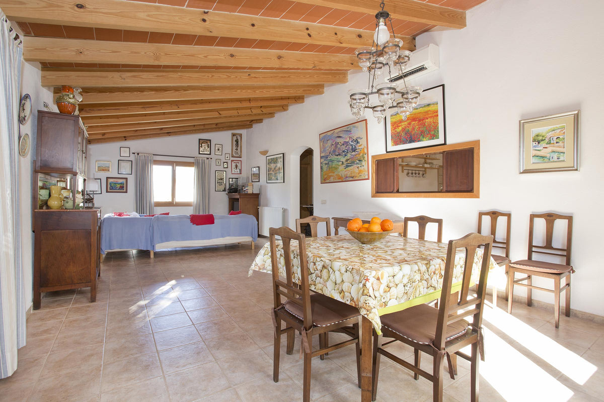 Essbereich der Finca Es Taronger bei Santanyí, Mallorca