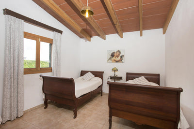 Schlafzimmer der Finca Es Taronger bei Santanyí, Mallorca