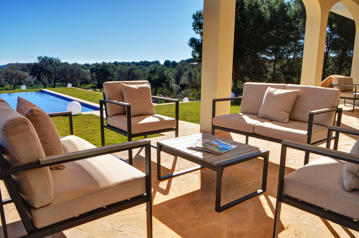 Terrasse der Finca Floriana bei Porto Colom, Mallorca