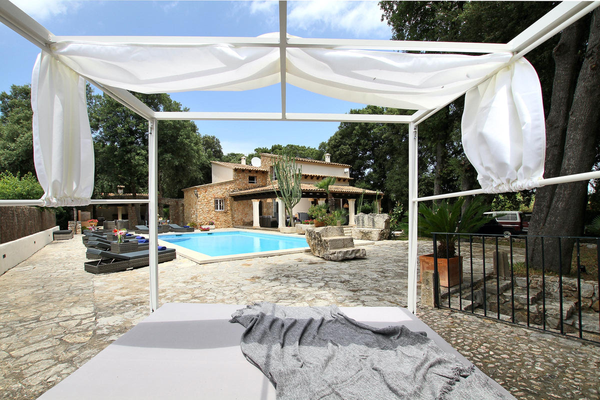 Pool der Finca La Encina bei Pollença, Mallorca