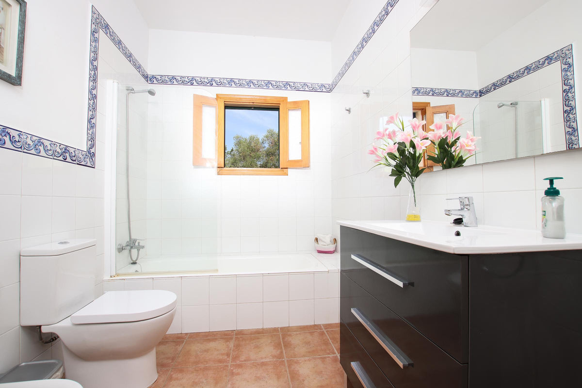 Badezimmer der Finca Miracosta bei Pollença, Mallorca