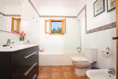 Badezimmer der Finca Miracosta bei Pollença, Mallorca