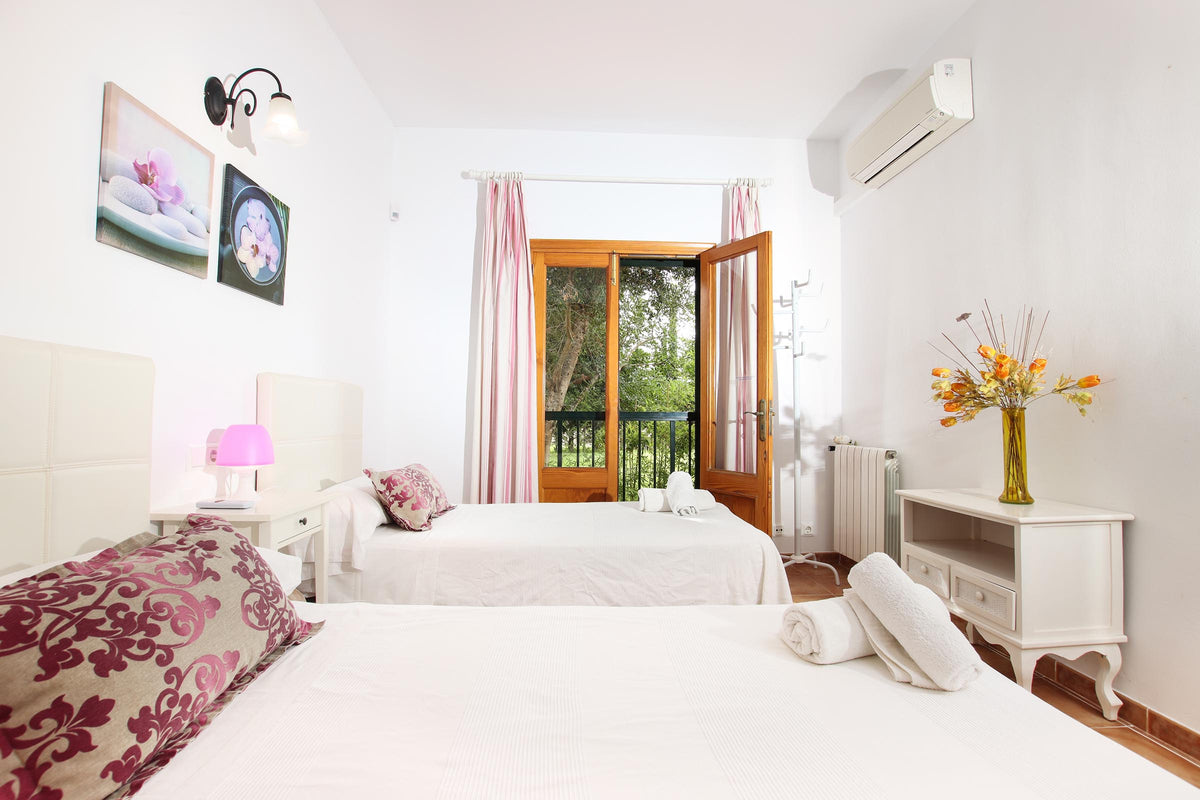 Schlafzimmer der Finca Miracosta bei Pollença, Mallorca