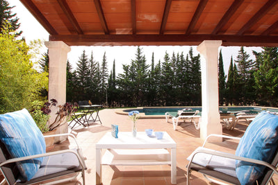 Terrasse der Finca Miracosta bei Pollença, Mallorca