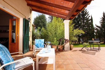 Terrasse der Finca Miracosta bei Pollença, Mallorca