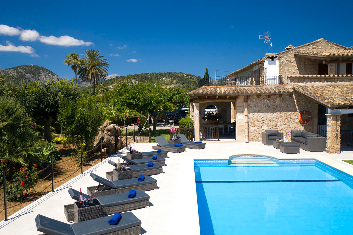 Pool der Finca Monteluz bei Pollença, Mallorca