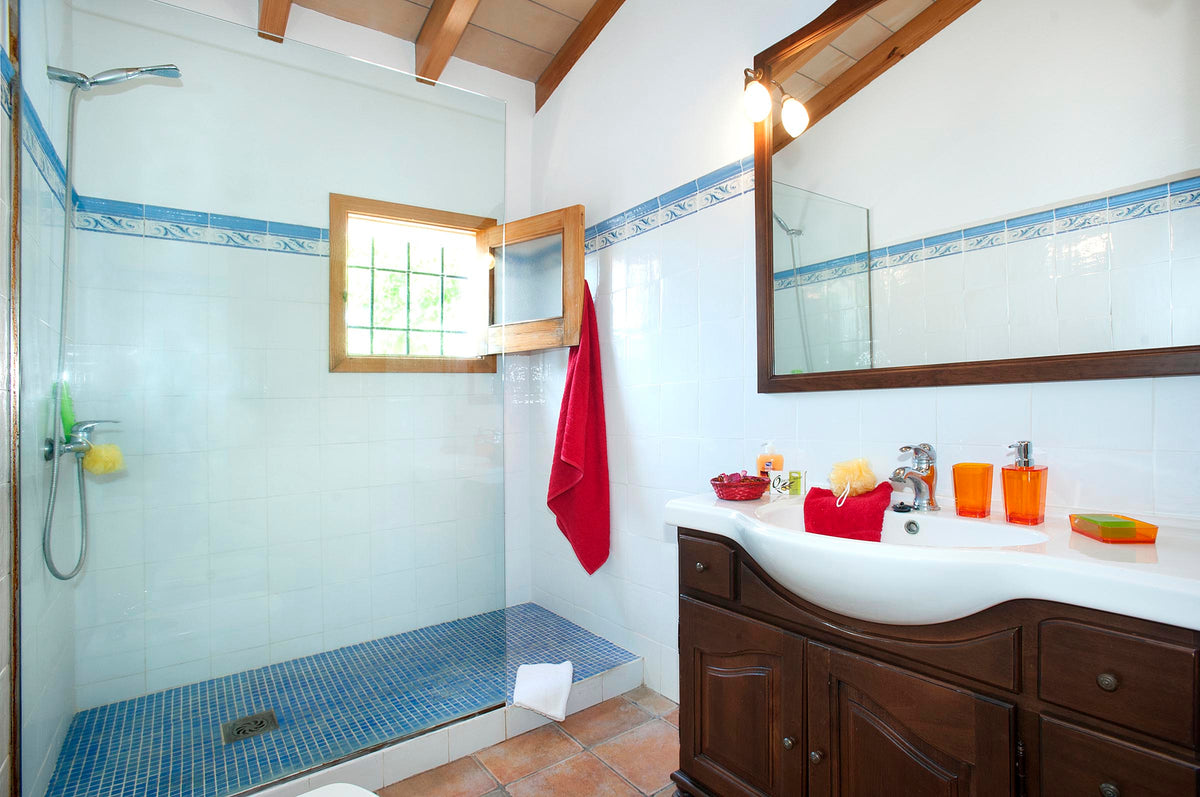 Badezimmer der Finca Nobleza bei Alcúdia, Mallorca