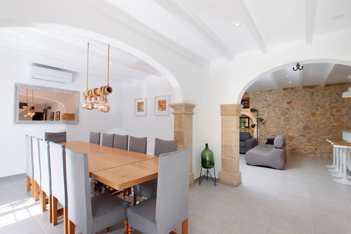 Essbereich der Finca Palma Papa bei Cala Sant Vicenç, Mallorca