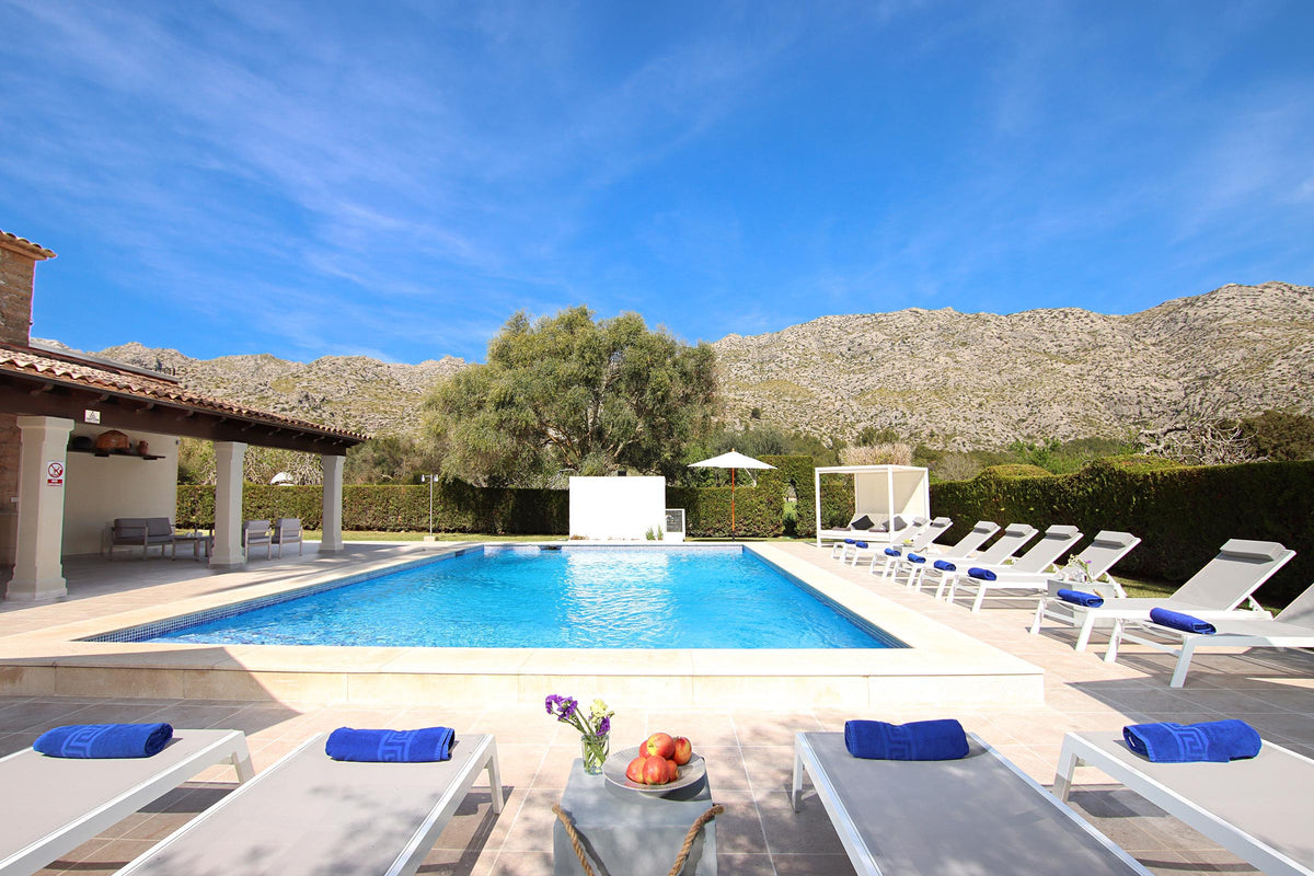Poolbereich der Finca Palma Papa bei Cala Sant Vicenç, Mallorca