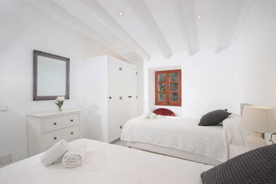 Blick ins Schlafzimmer der Finca Palma Papa bei Cala Sant Vicenç, Mallorca