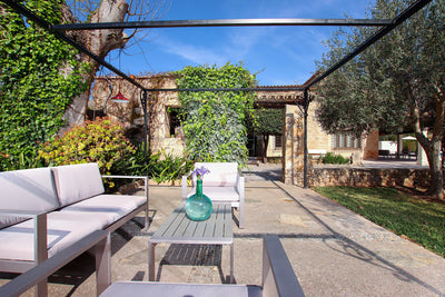 Terrasse der Finca Palma Papa bei Cala Sant Vicenç, Mallorca
