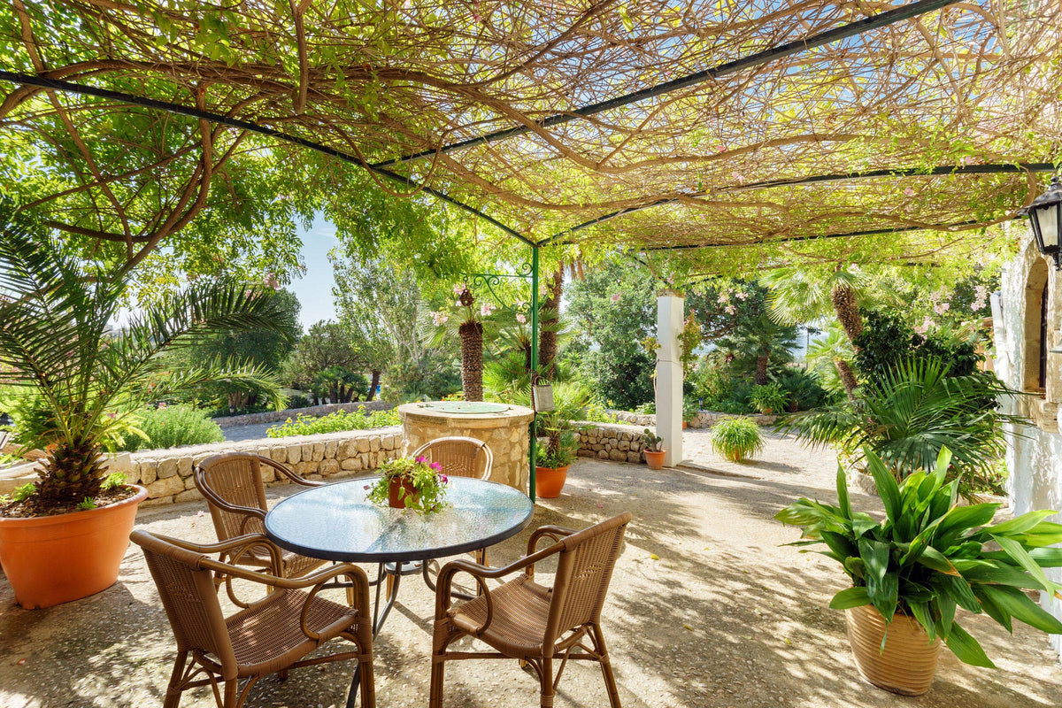 Terrasse der Finca Pedra Bonita bei Port de Pollença, Mallorca