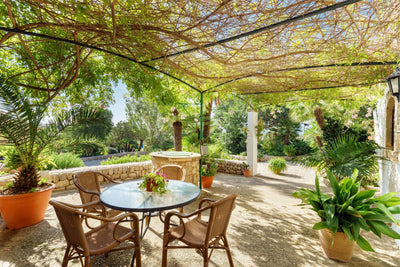 Terrasse der Finca Pedra Bonita bei Port de Pollença, Mallorca