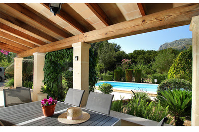 Terrasse der Finca Plan Verde bei Pollença, Mallorca
