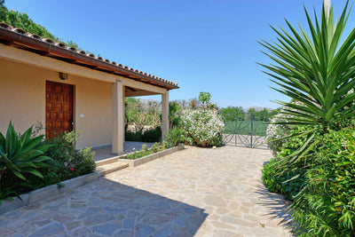 Terrasse der Finca Sa Calma bei Pollença, Mallorca