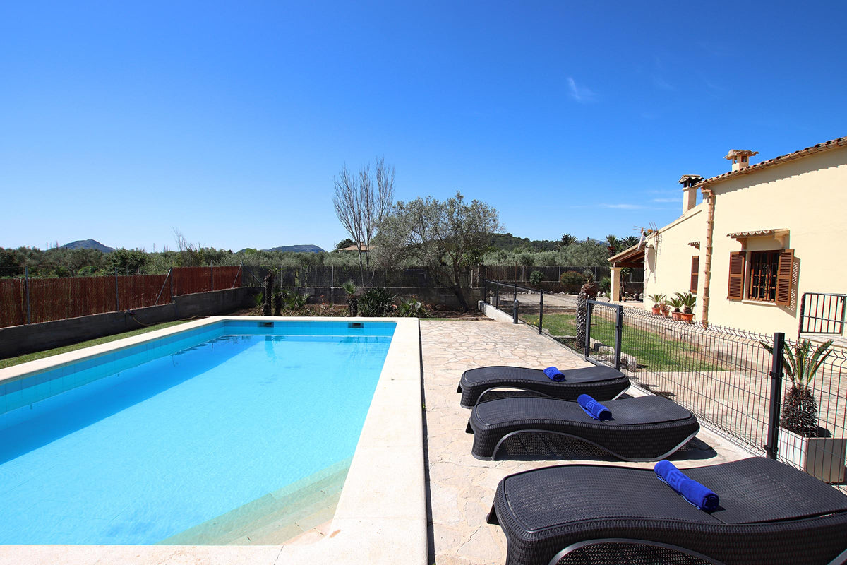 Pool der Finca Sa Clastra bei Port de Pollença, Mallorca