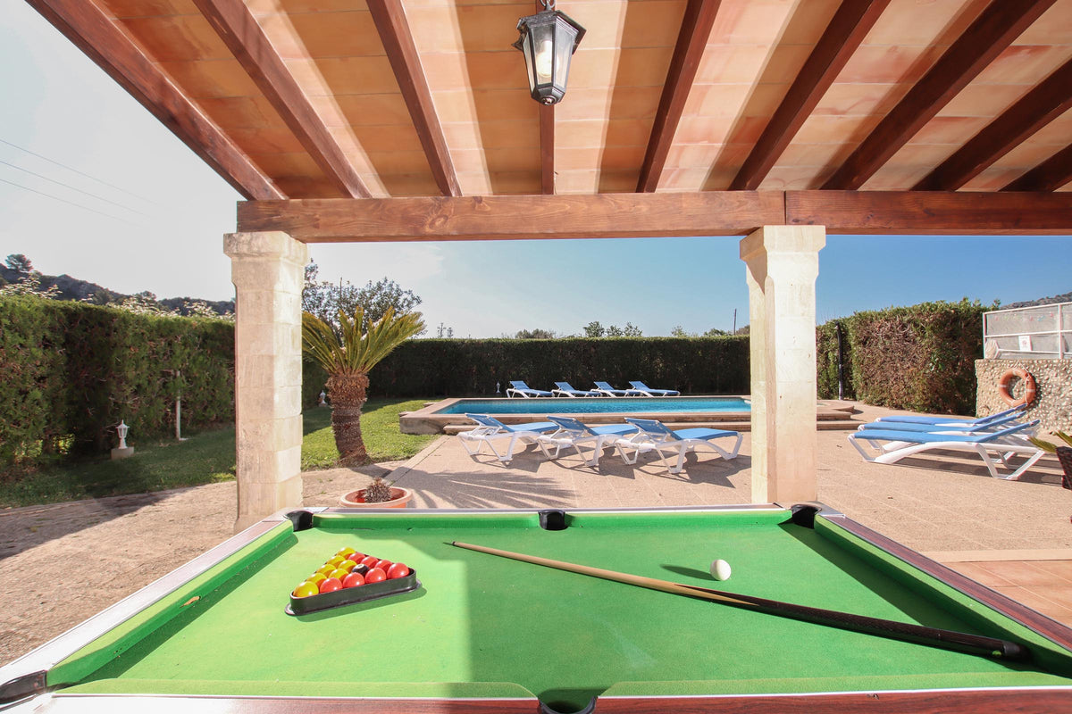 Terrasse der Finca Sa Vinya bei Pollença, Mallorca