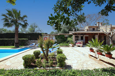 Terrasse der Finca Son Celesti bei Pollença, Mallorca