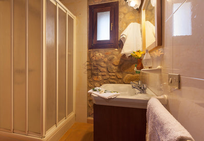Badezimmer der Finca Son Frari bei Búger, Mallorca